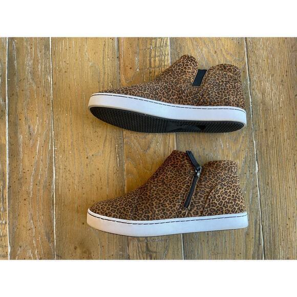 Clarks Pawley Adwin Womens Cheetah Suede Slip-On Fashion Sneakers, sz 9.5 - Picture 3 of 11